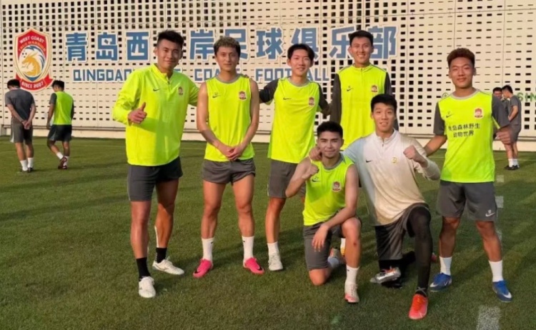 记者：西海岸迎来19岁青岛籍朝鲜族海归新星金世明，曾在鲁能受训